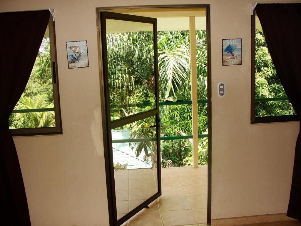 Big Bamboo De Uvita Bilik gambar